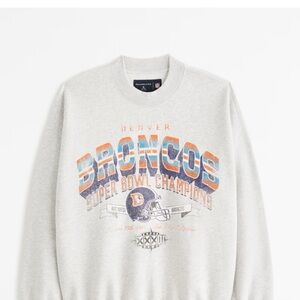 Abercrombie & Fitch Gray Crewneck Sweater